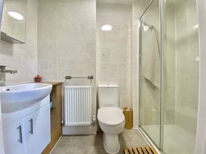 En-Suite- click for photo gallery